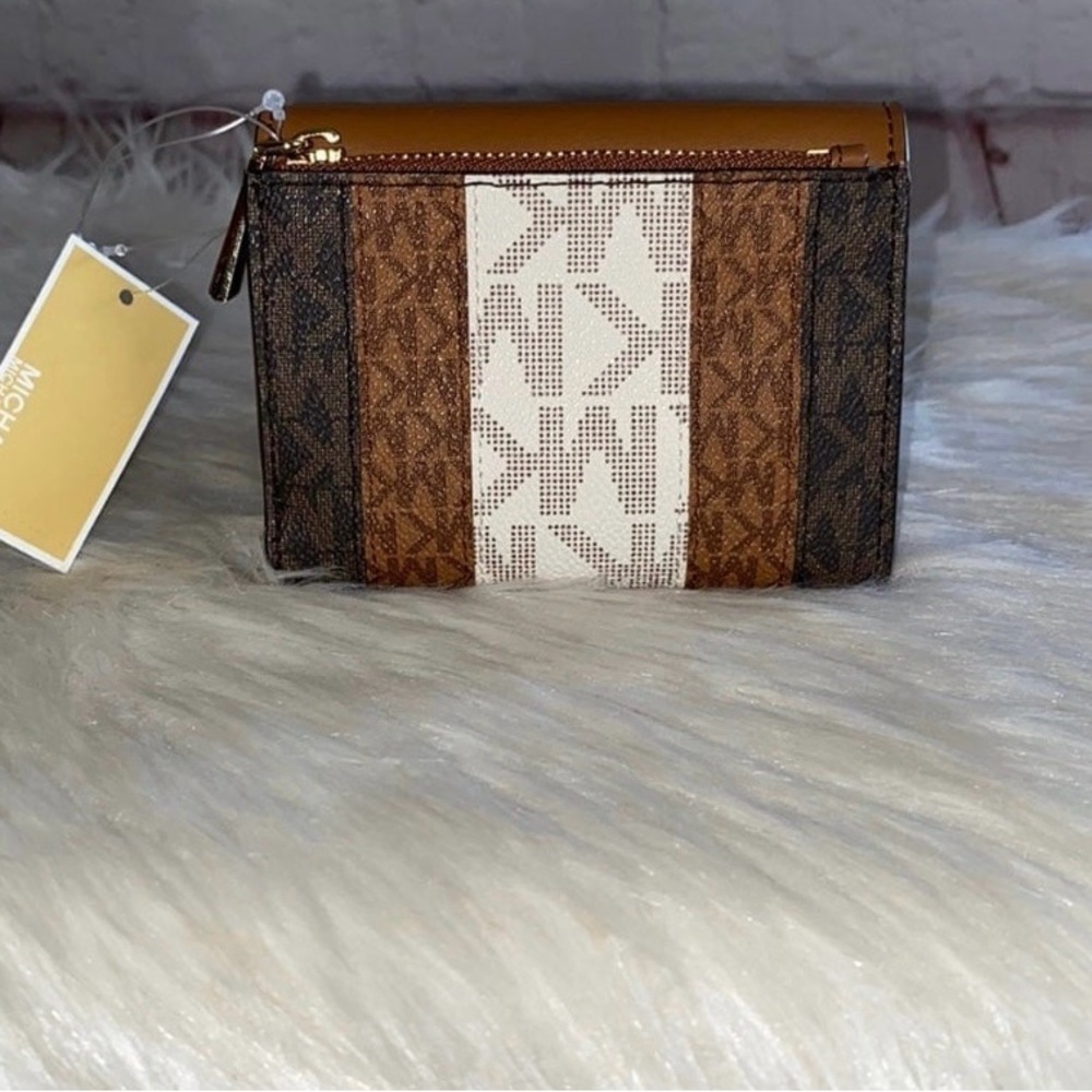 Michael Kors DOVER Half Moon Messenger/CARMEN Wallet 2pc Set - Picture 8 of 8
